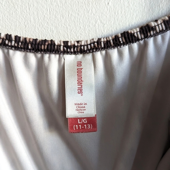 No Boundaries Juniors Ruffle Front Chiff - Picture 4 of 6